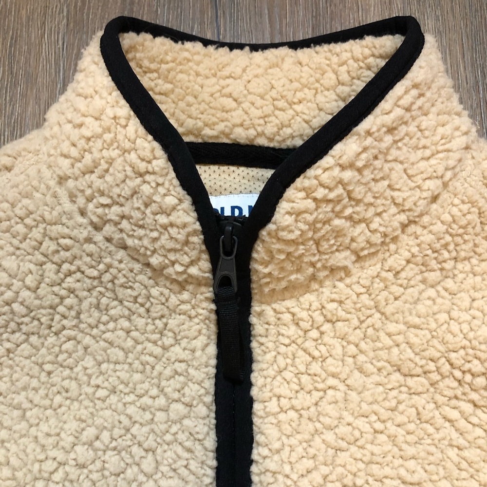 Old Navy Unisex Sherpa Zip Vest - Picture 9 of 17